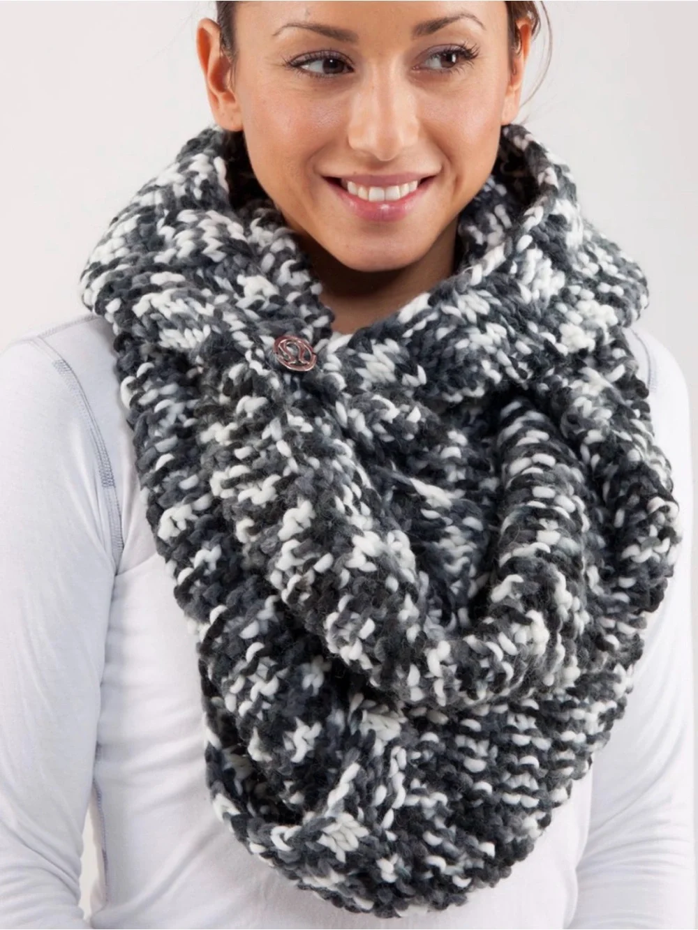 Lululemon Hickey Hider - Scarf & Gloves - Black & White Space Dye